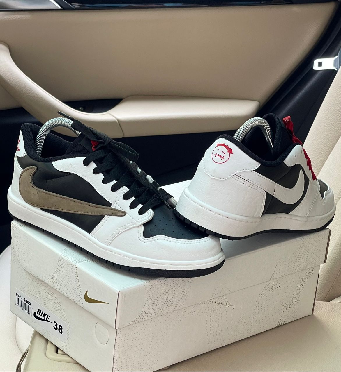 Tênis Air Jordan 1 Low x Travis Scott