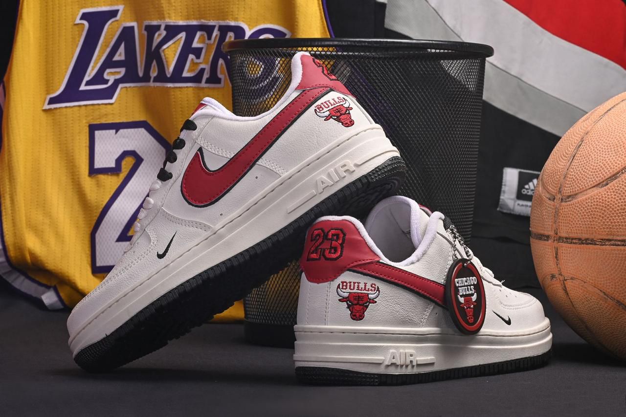 Tênis Air Force 1 x NBA